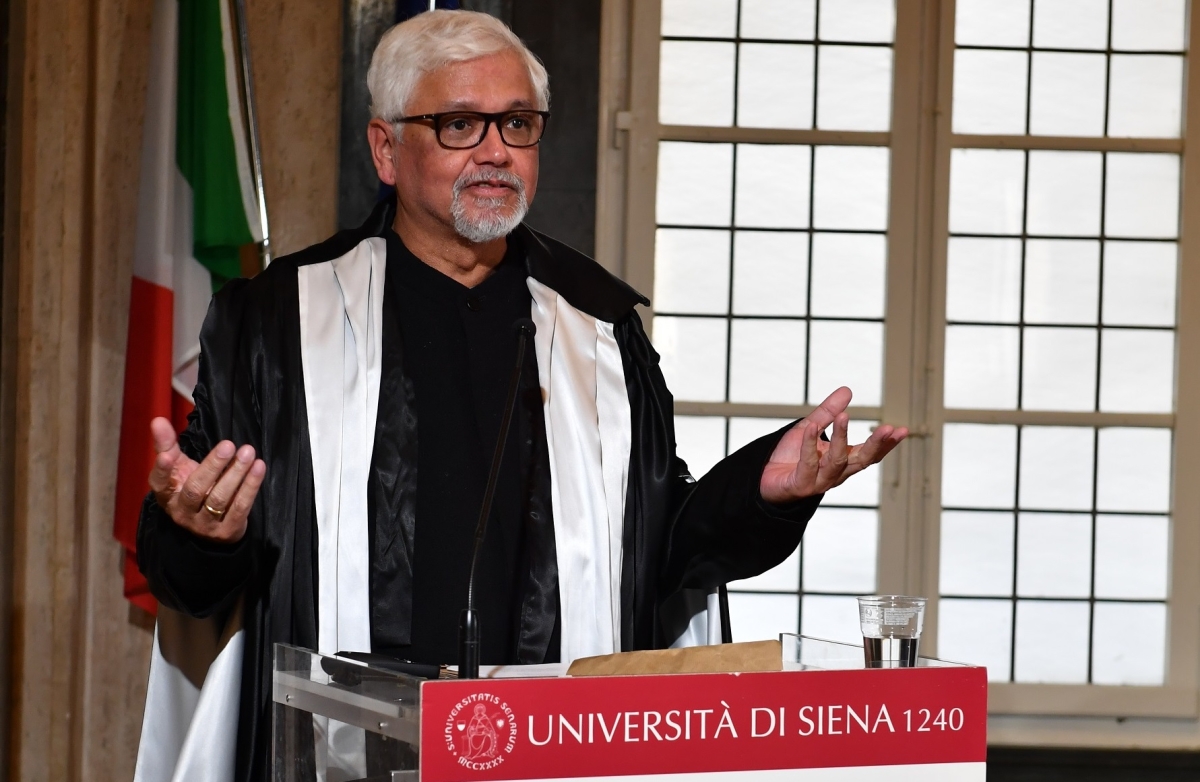 Dall’Università di Siena laurea ad honorem in Lettere Moderne a Amitav Ghosh